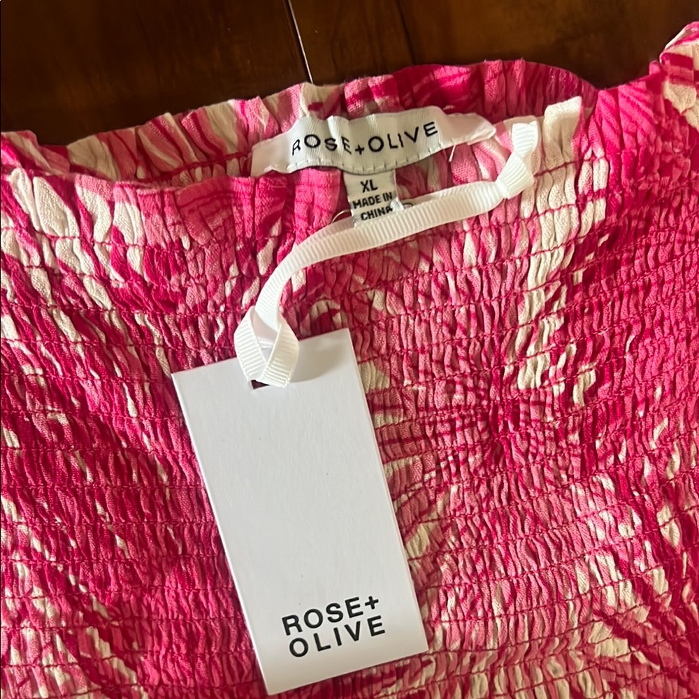 NWT ROSE+OLIVE Top - Picture 2 of 4